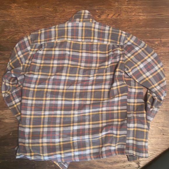 Barely Worn Patagonia Men’s Medium Flannel - Picture 3 of 3